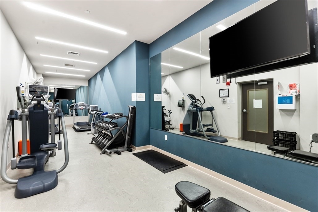 121 Portland St # 902