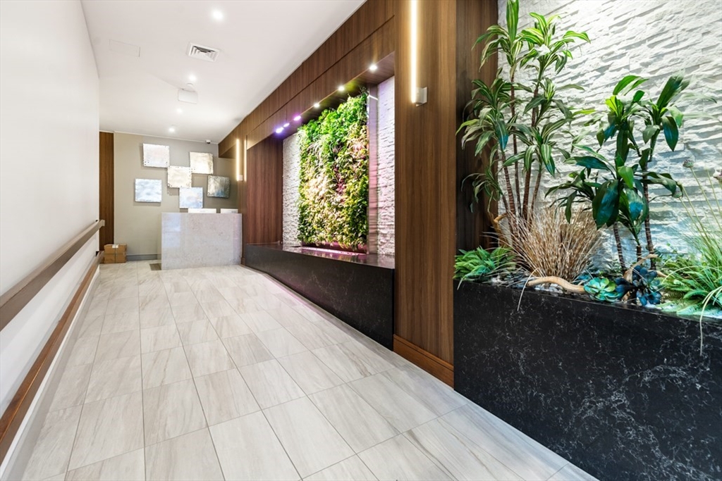 121 Portland St # 902