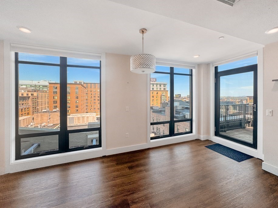 121 Portland St # 902