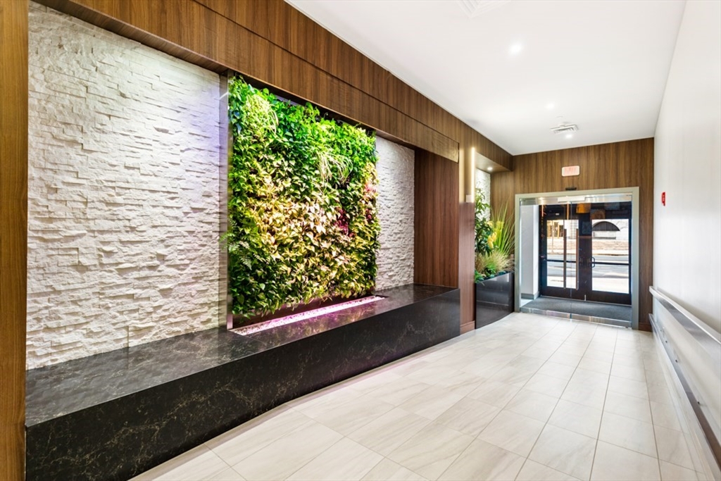 121 Portland St # 902