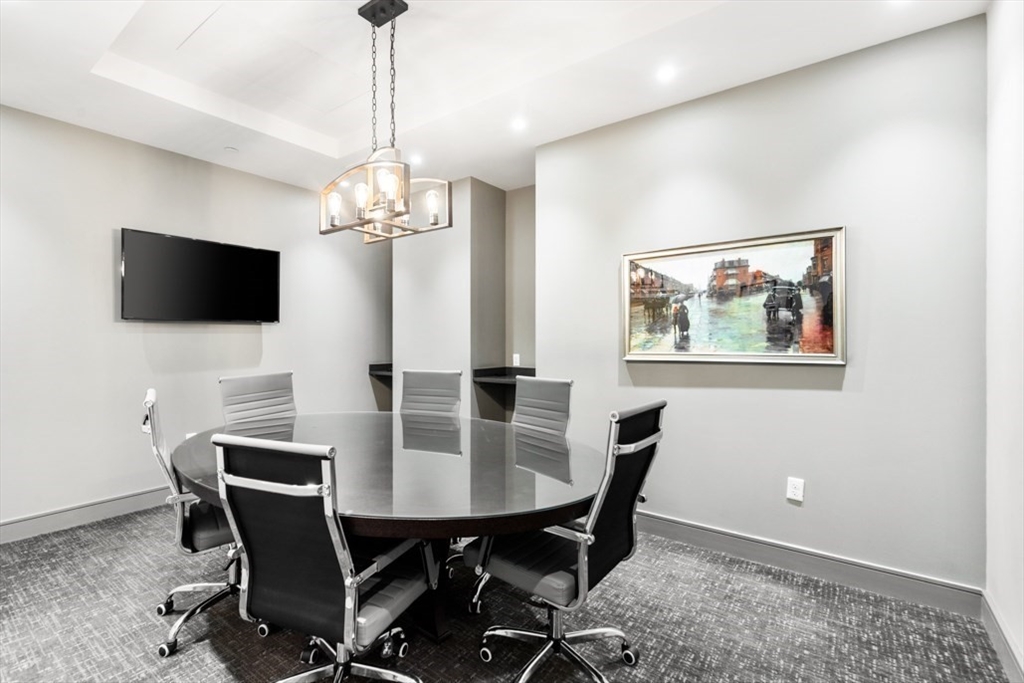 121 Portland St # 902