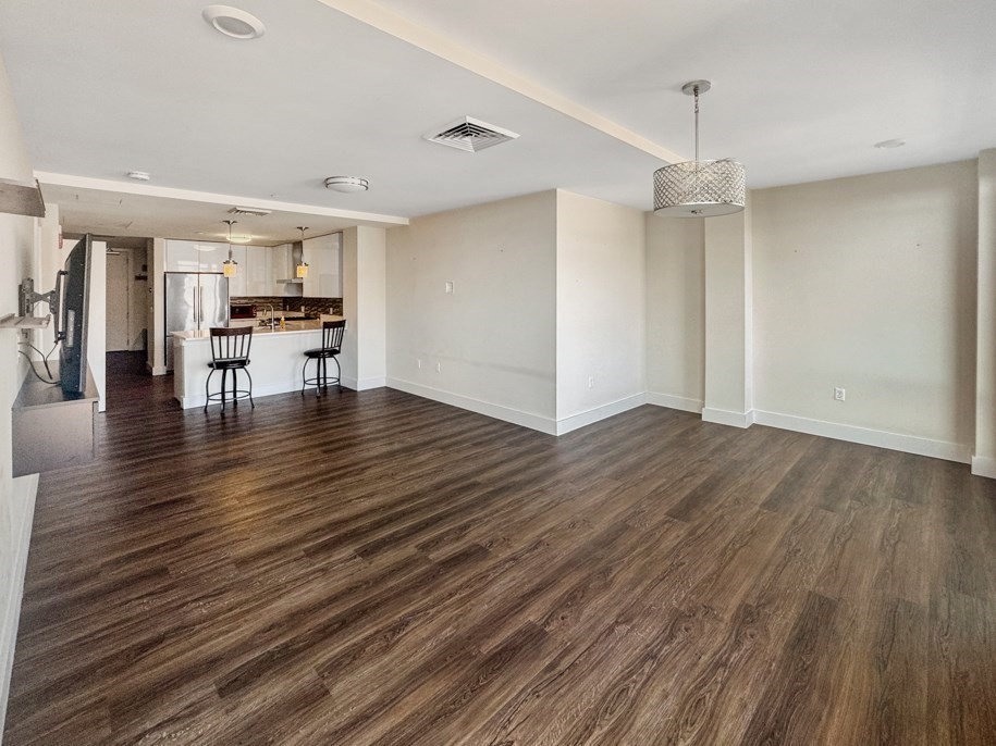 121 Portland St # 902