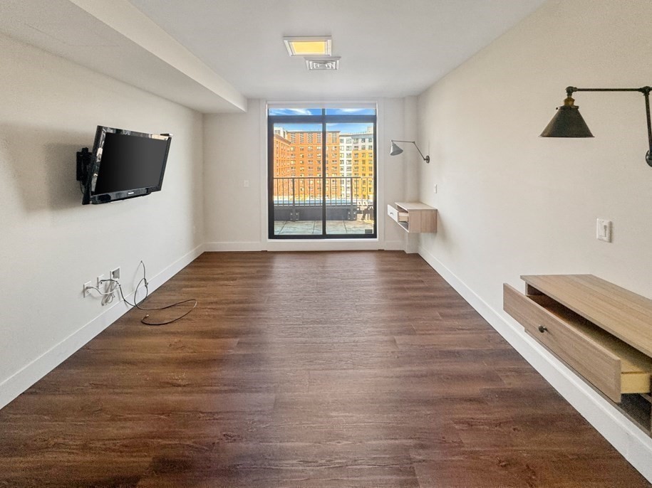 121 Portland St # 902