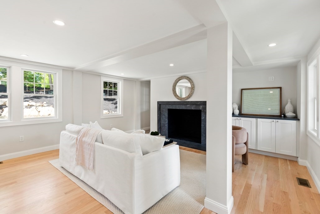 6 Longbow Rd