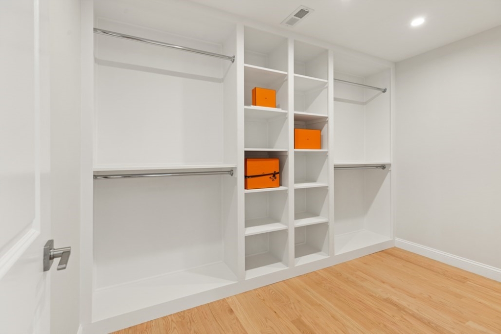 6 Longbow Rd