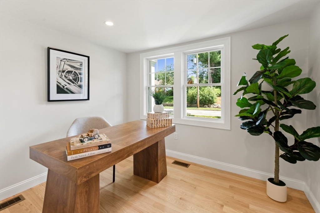6 Longbow Rd