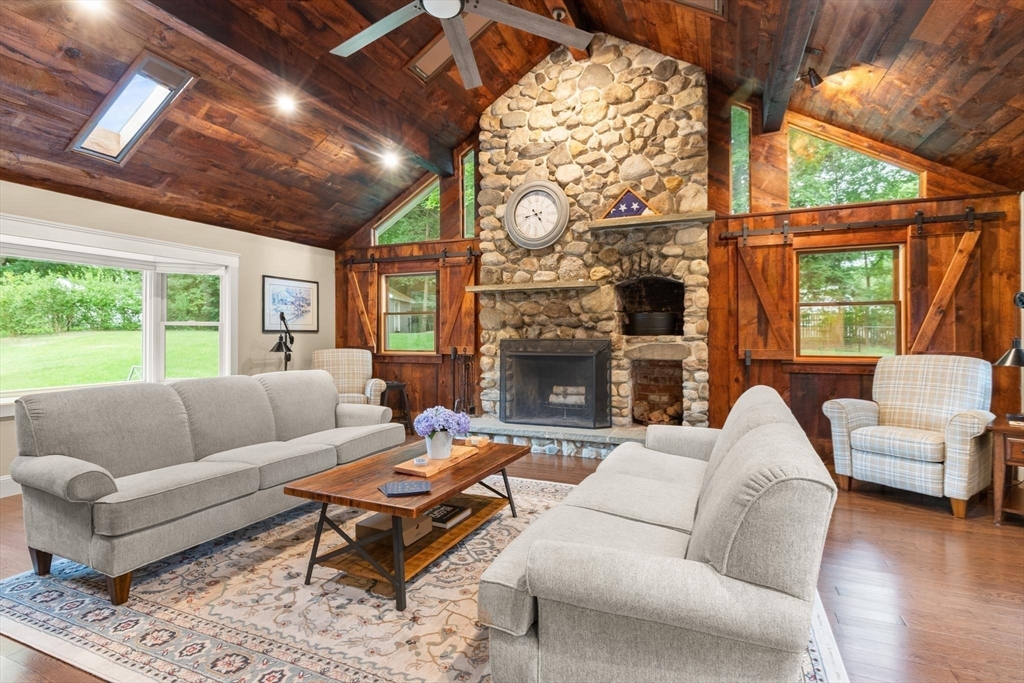 9 Wild Rose Dr