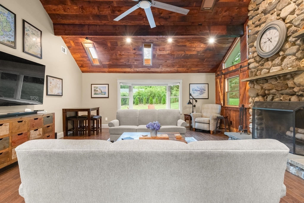 9 Wild Rose Dr