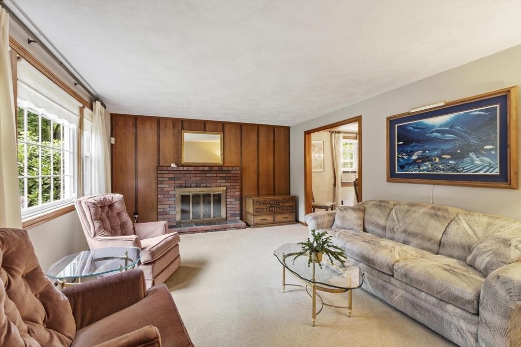 7 Susan Dr