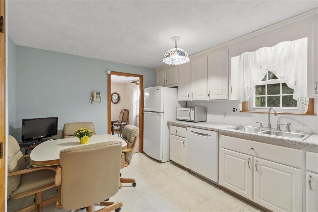 7 Susan Dr