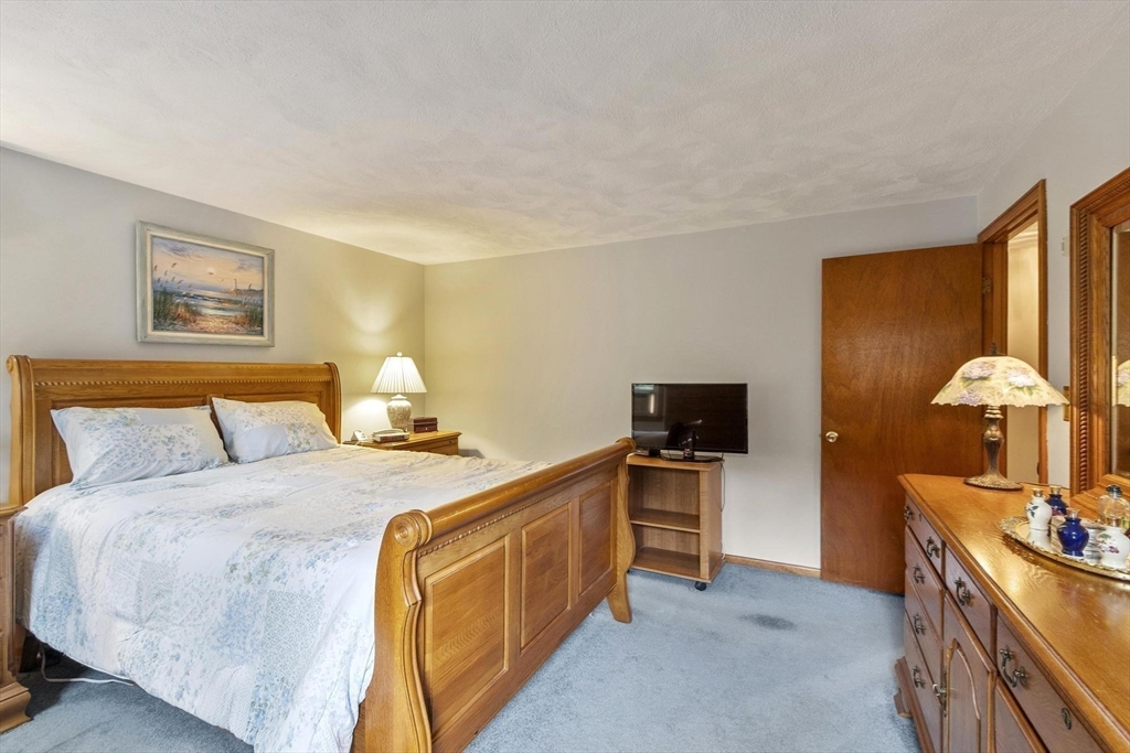 7 Susan Dr