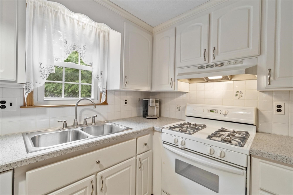7 Susan Dr