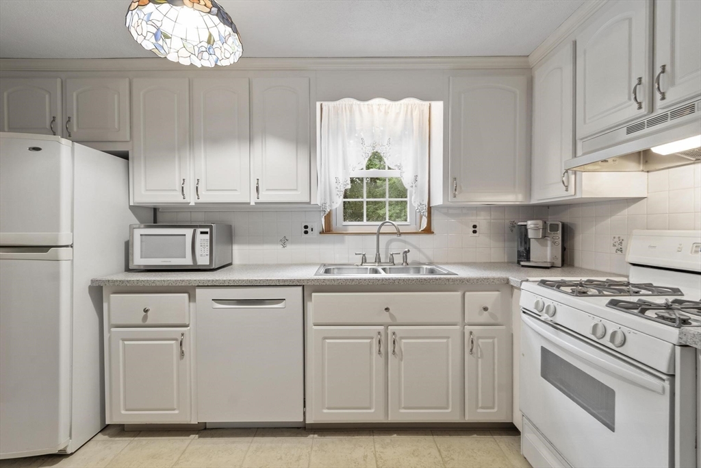 7 Susan Dr