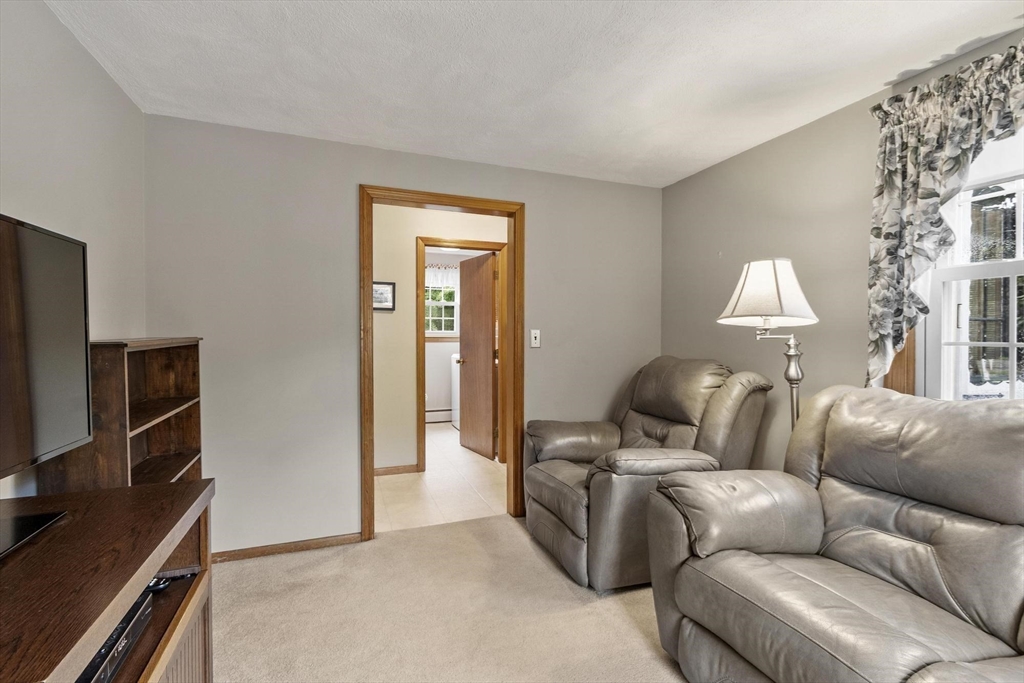 7 Susan Dr