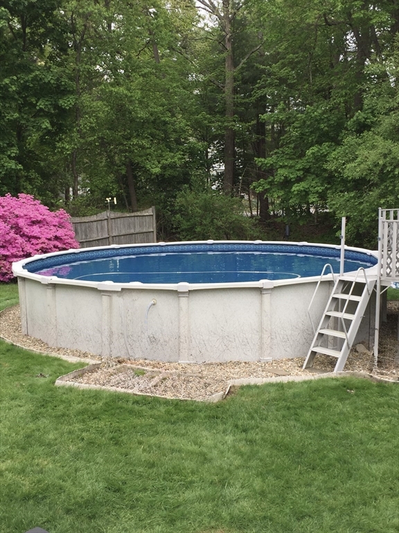 7 Susan Dr