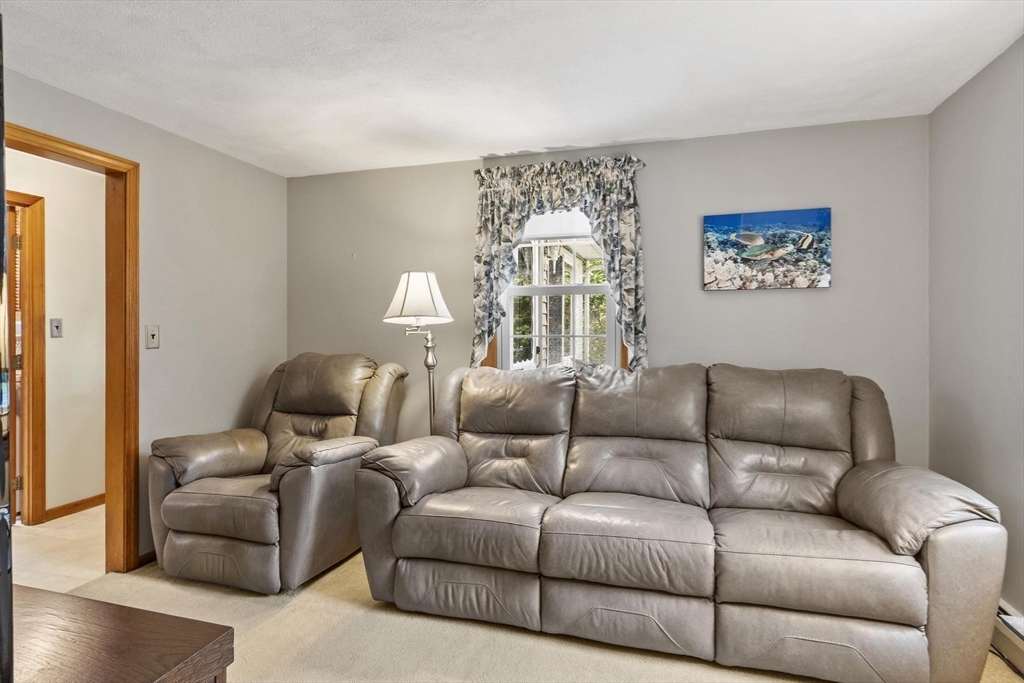 7 Susan Dr