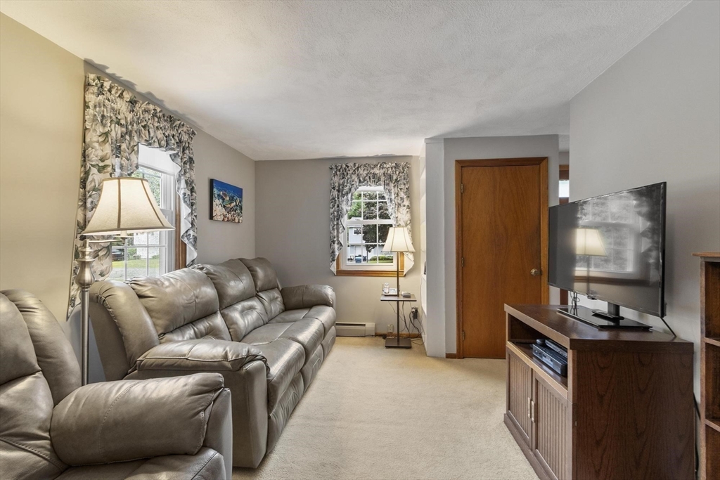 7 Susan Dr