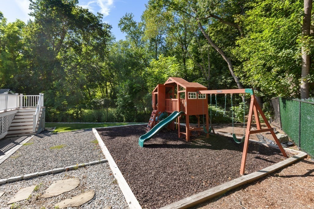 5 Green Meadow Dr