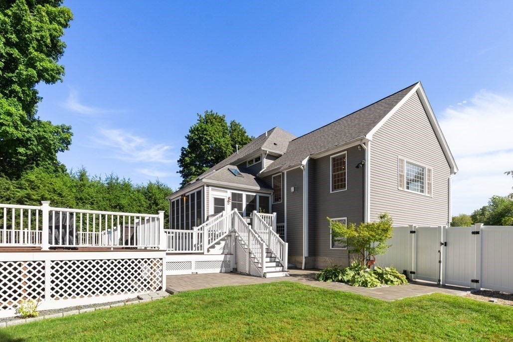 5 Green Meadow Dr
