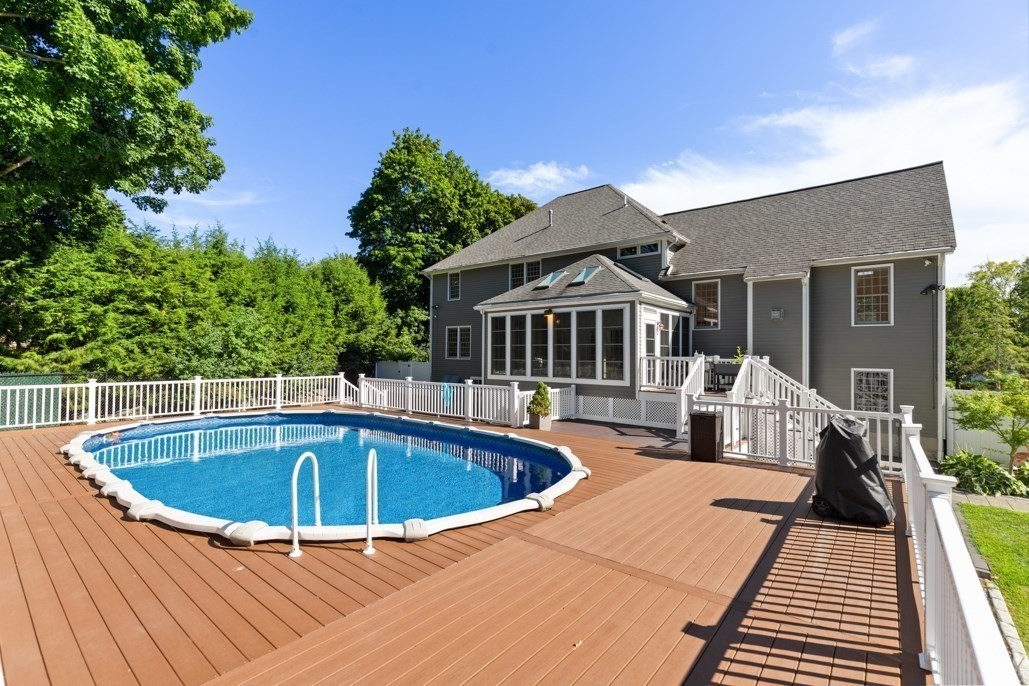 5 Green Meadow Dr