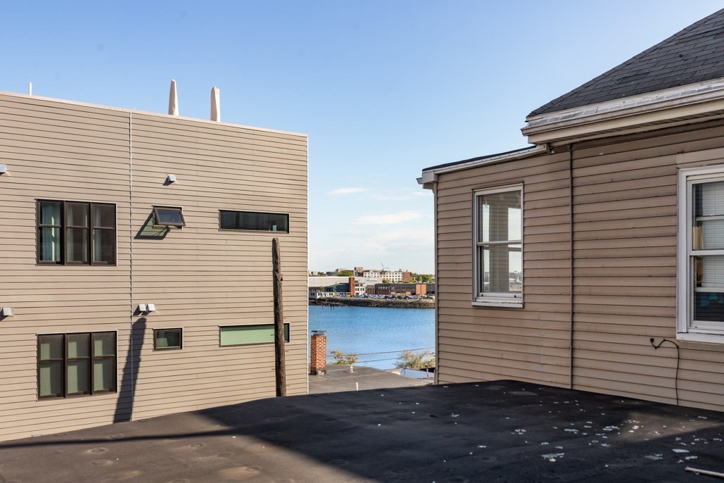 150 Falcon St