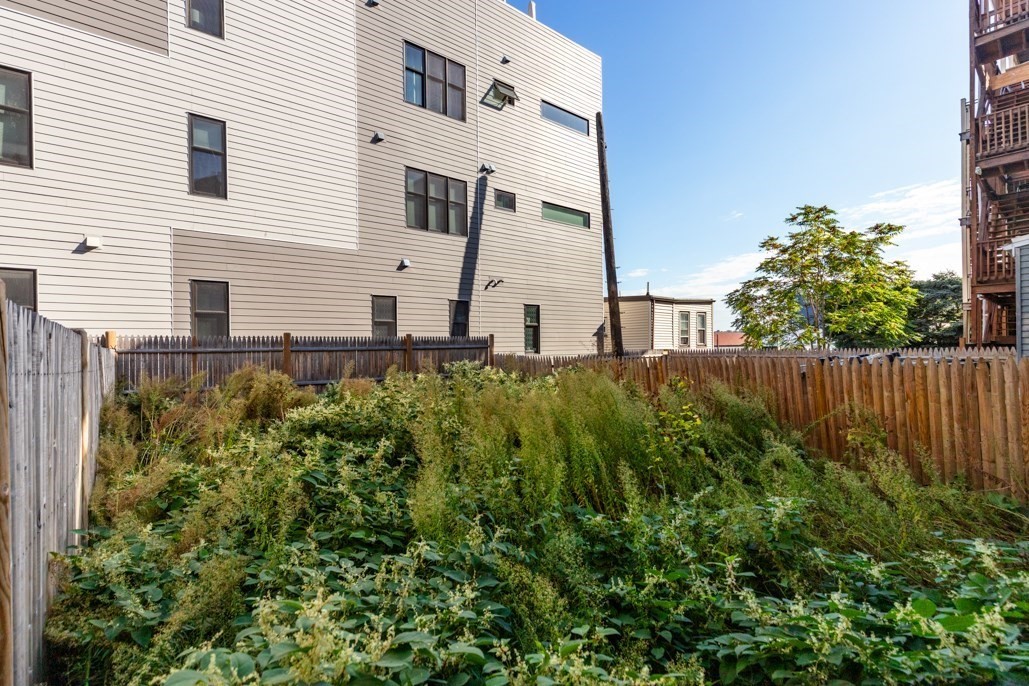 150 Falcon St