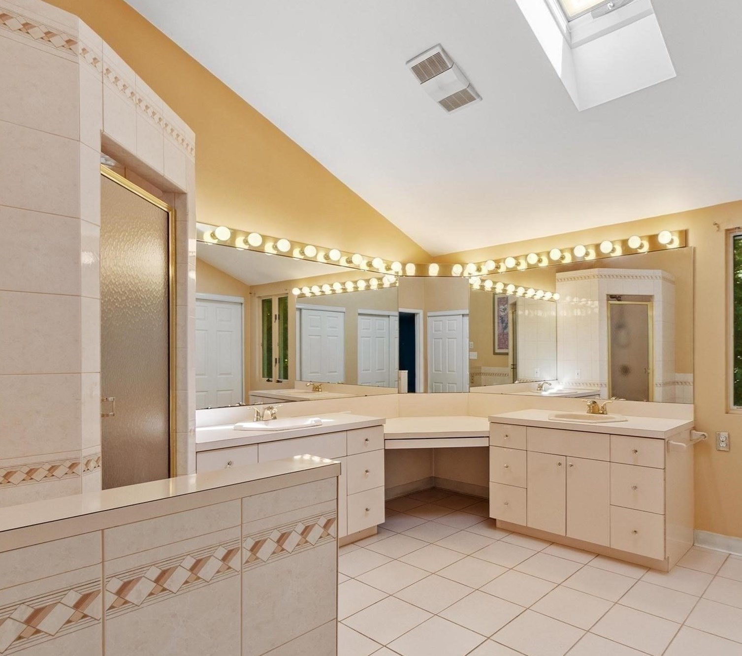 7 Gaywood Cir