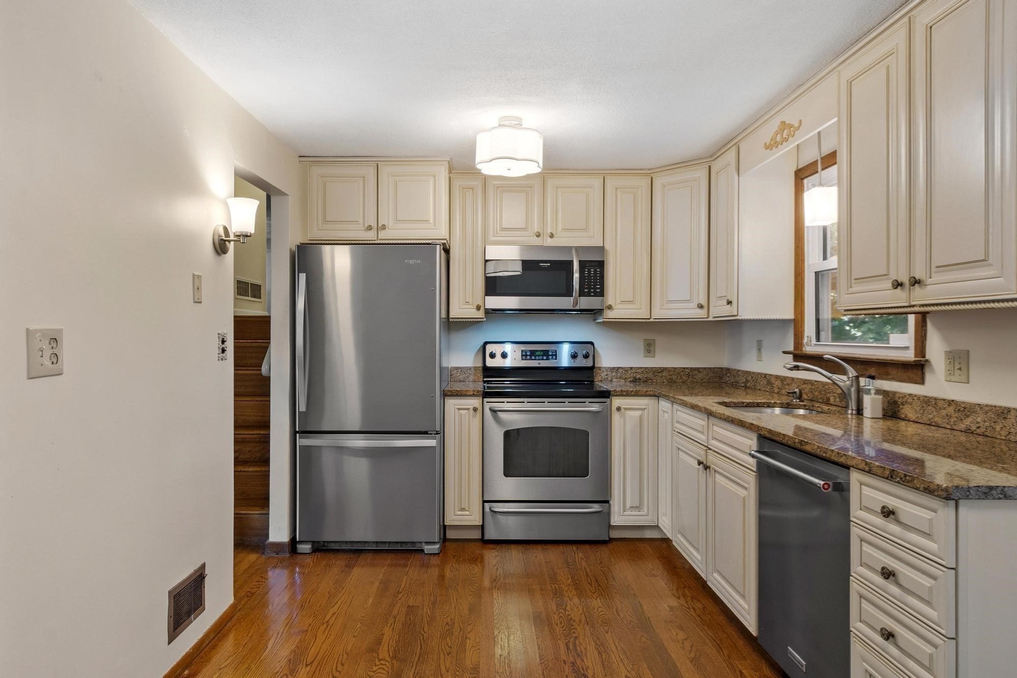 7 Gaywood Cir
