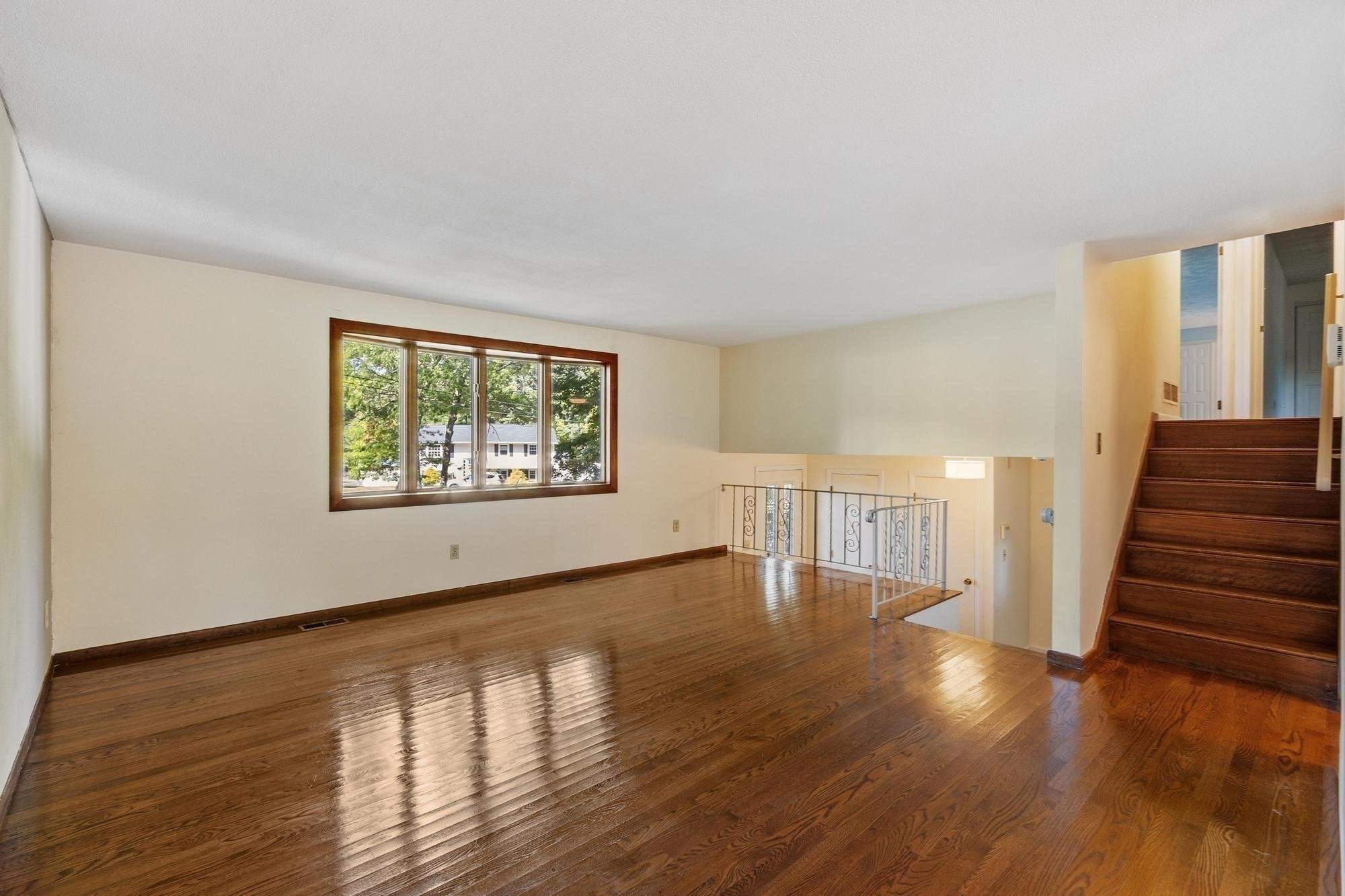 7 Gaywood Cir