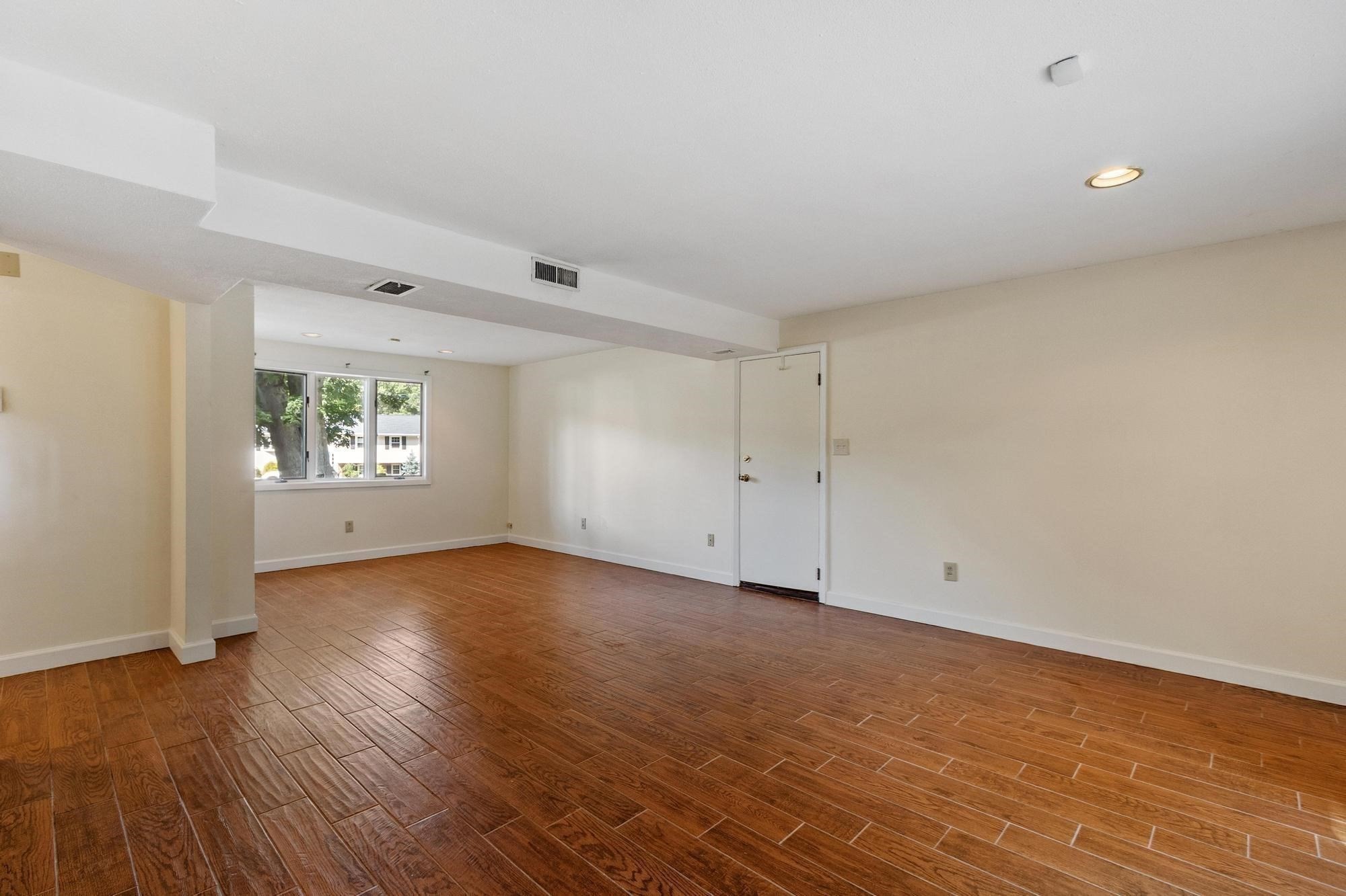 7 Gaywood Cir