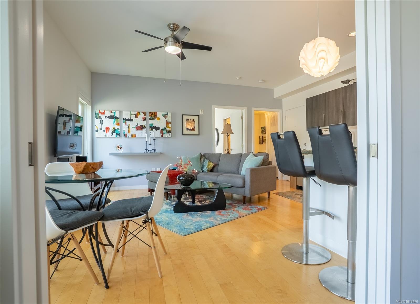 4052 Douglas St # 207