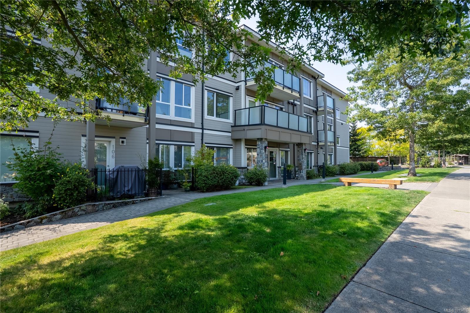 4052 Douglas St # 207