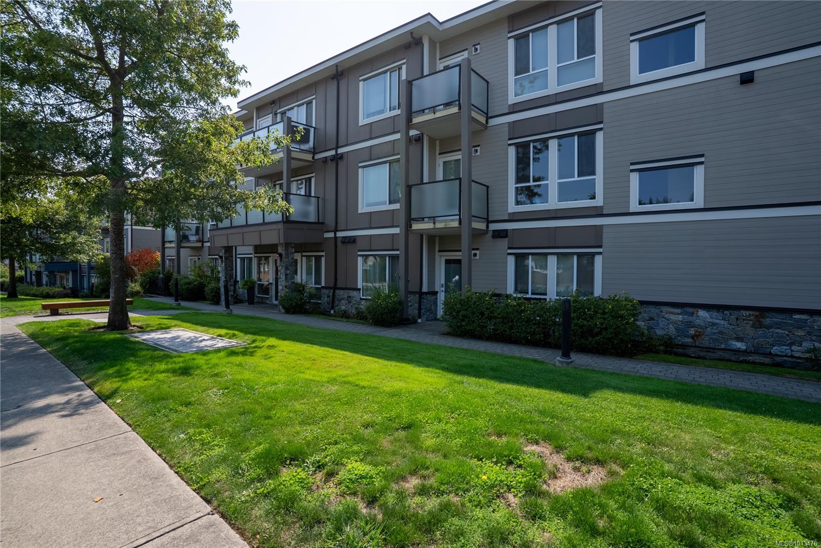 4052 Douglas St # 207
