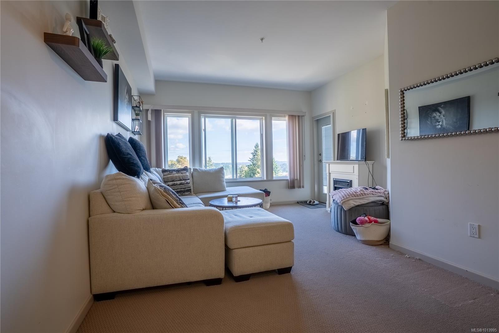 364 Goldstream Ave # 402