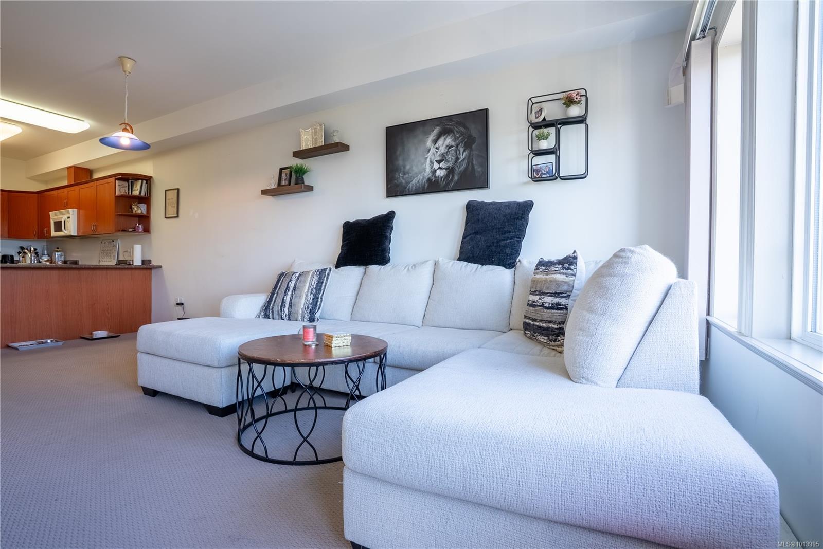 364 Goldstream Ave # 402