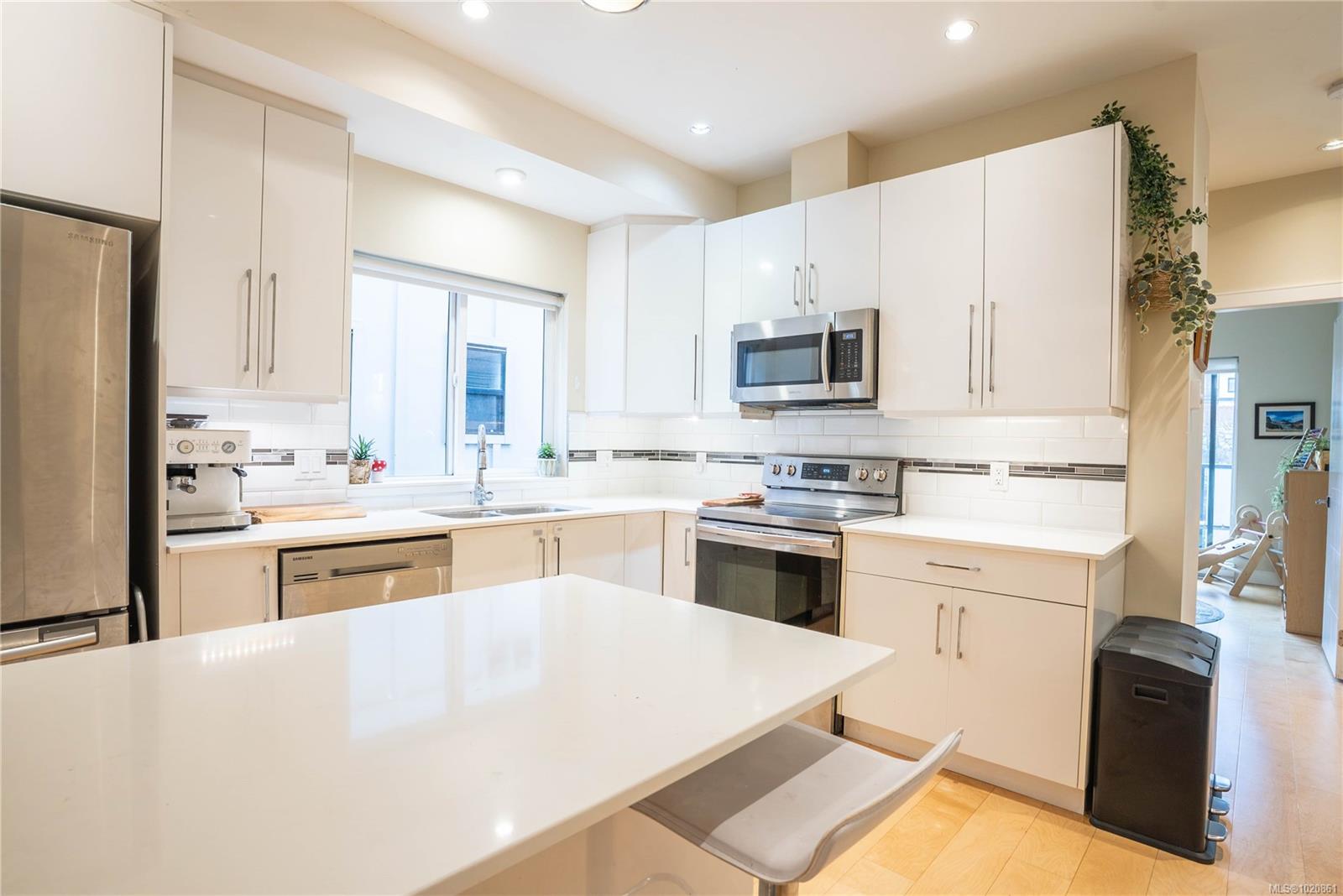 300 Phelps Ave # 117