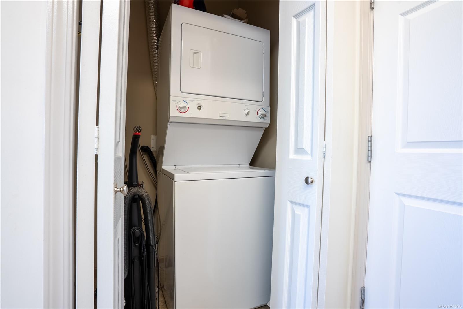 364 Goldstream Ave # 402