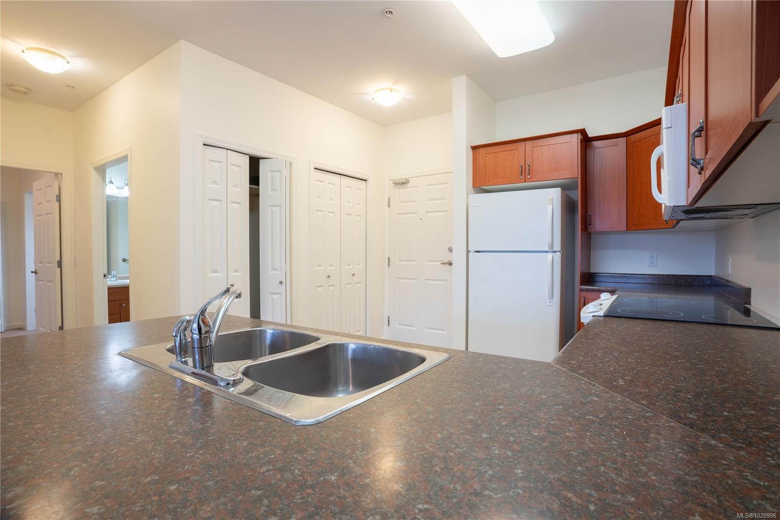 364 Goldstream Ave # 402