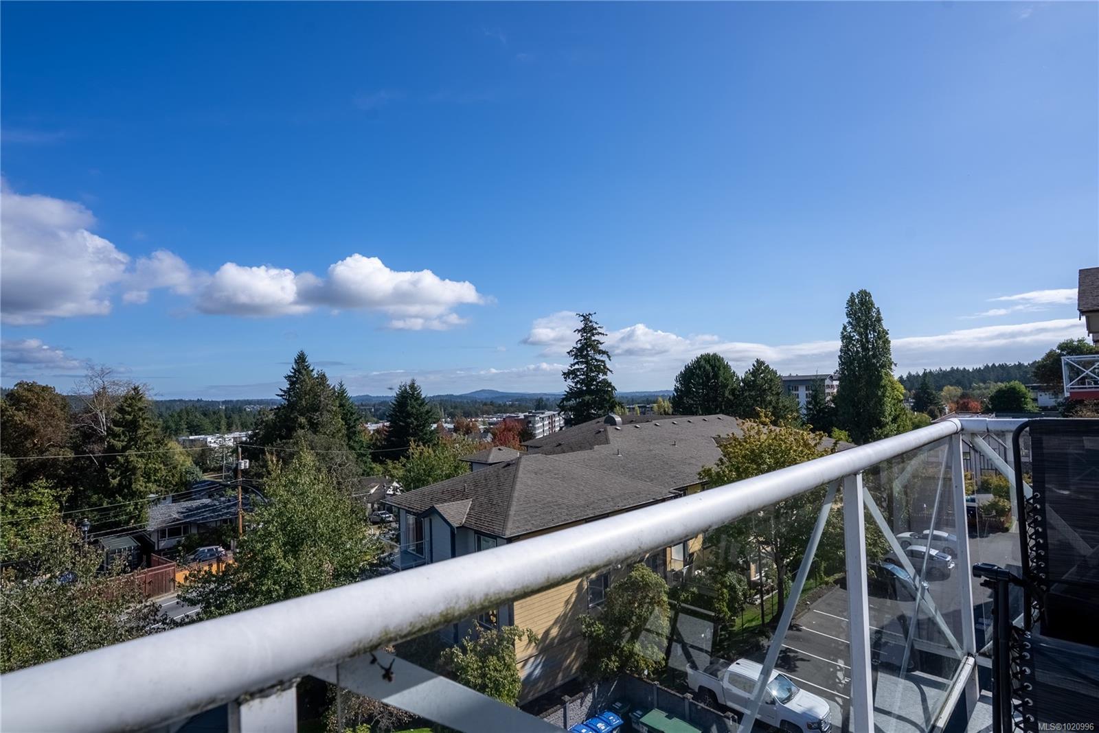 364 Goldstream Ave # 402