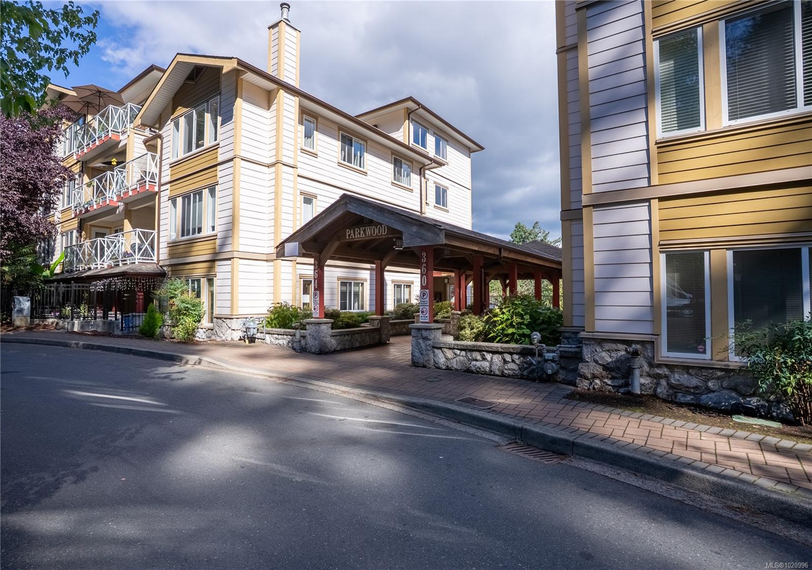 364 Goldstream Ave # 402