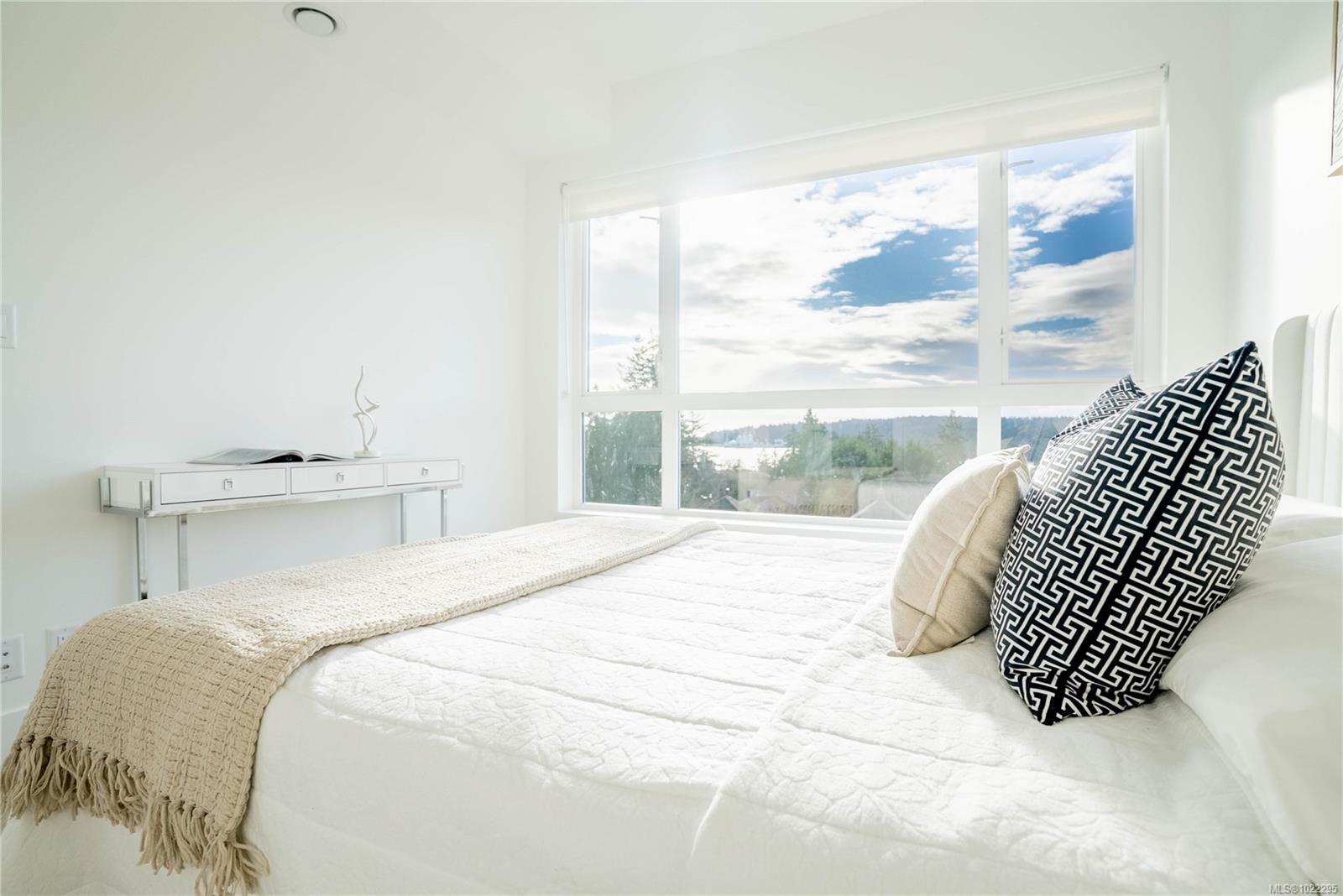 258 Helmcken Rd # 204