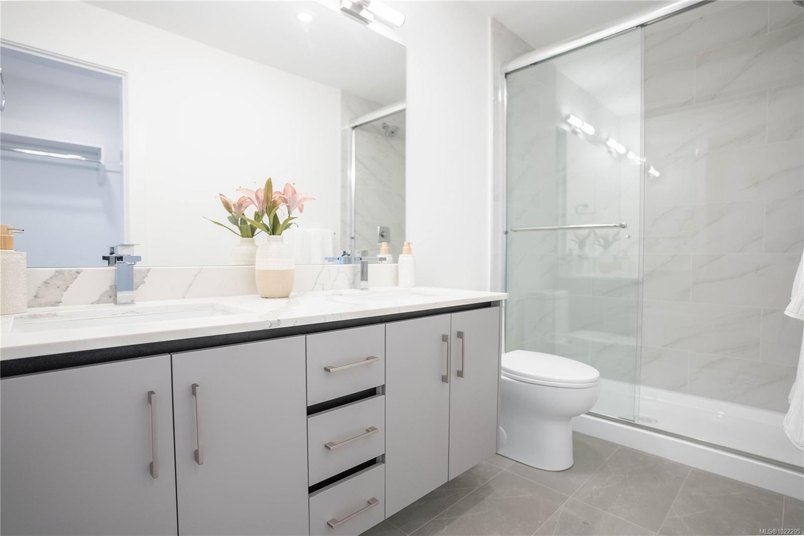 258 Helmcken Rd # 204