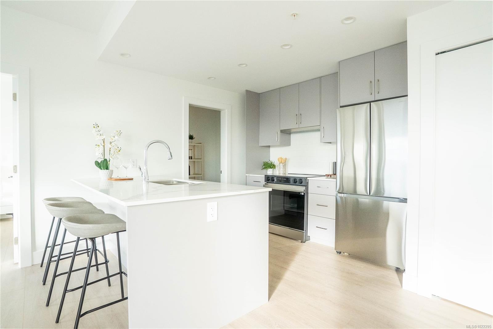 258 Helmcken Rd # 204