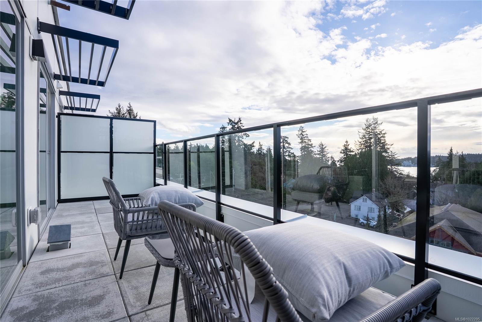 258 Helmcken Rd # 204