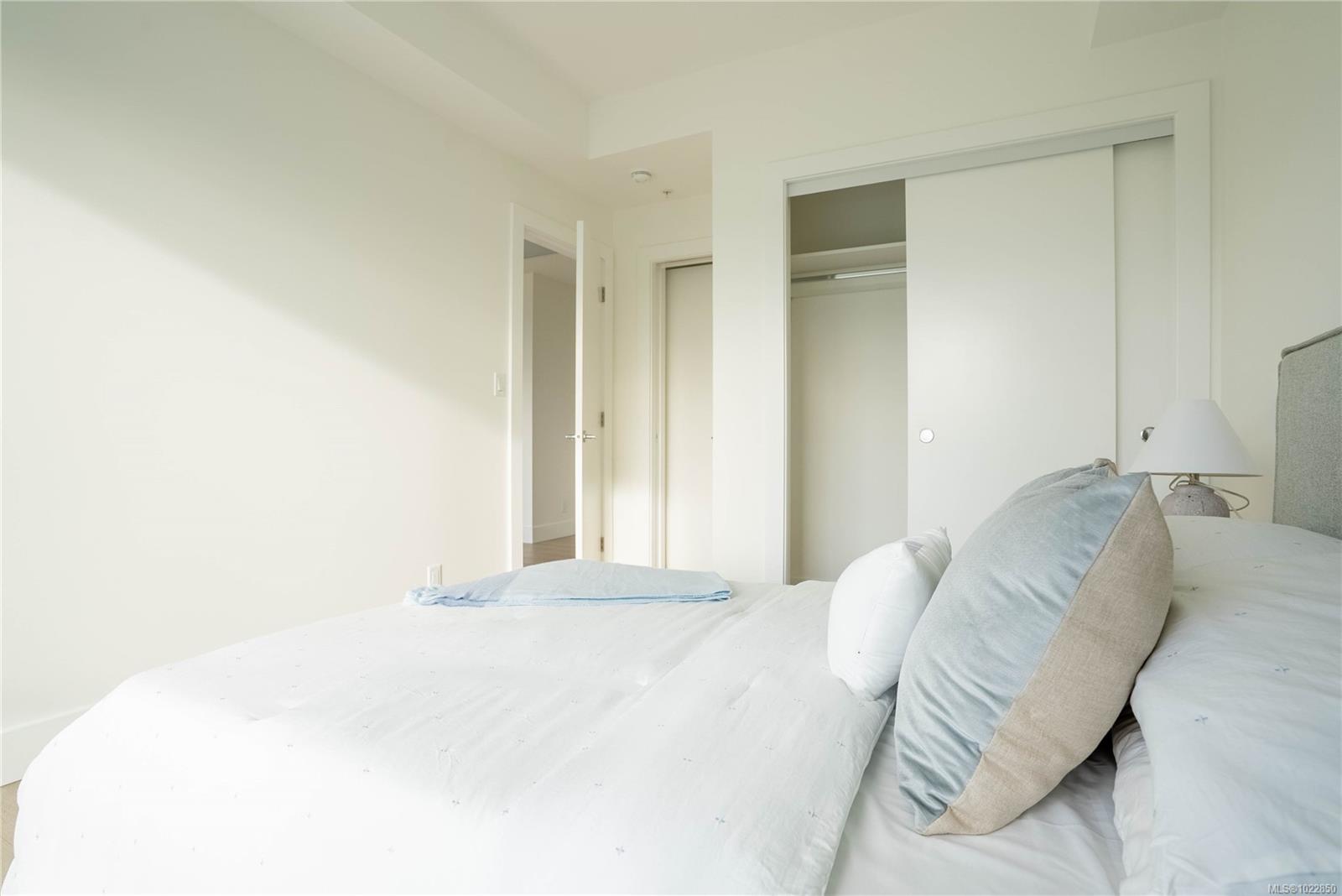 258 Helmcken Rd # 401