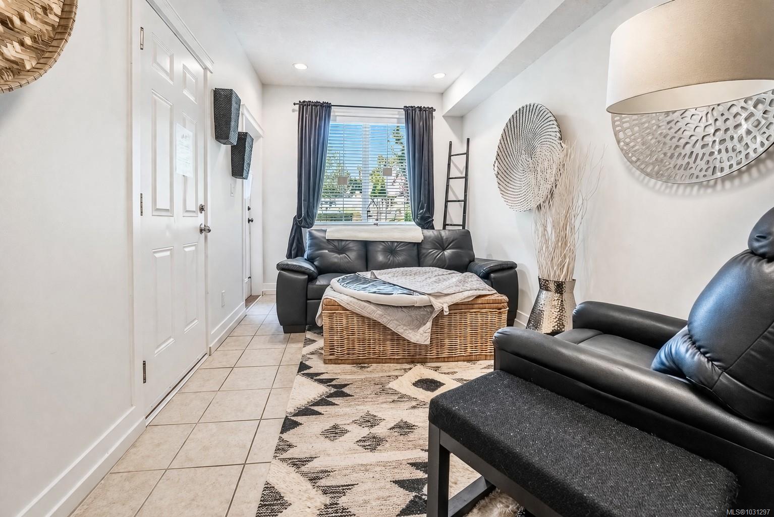 1924 Maple Ave S # 107