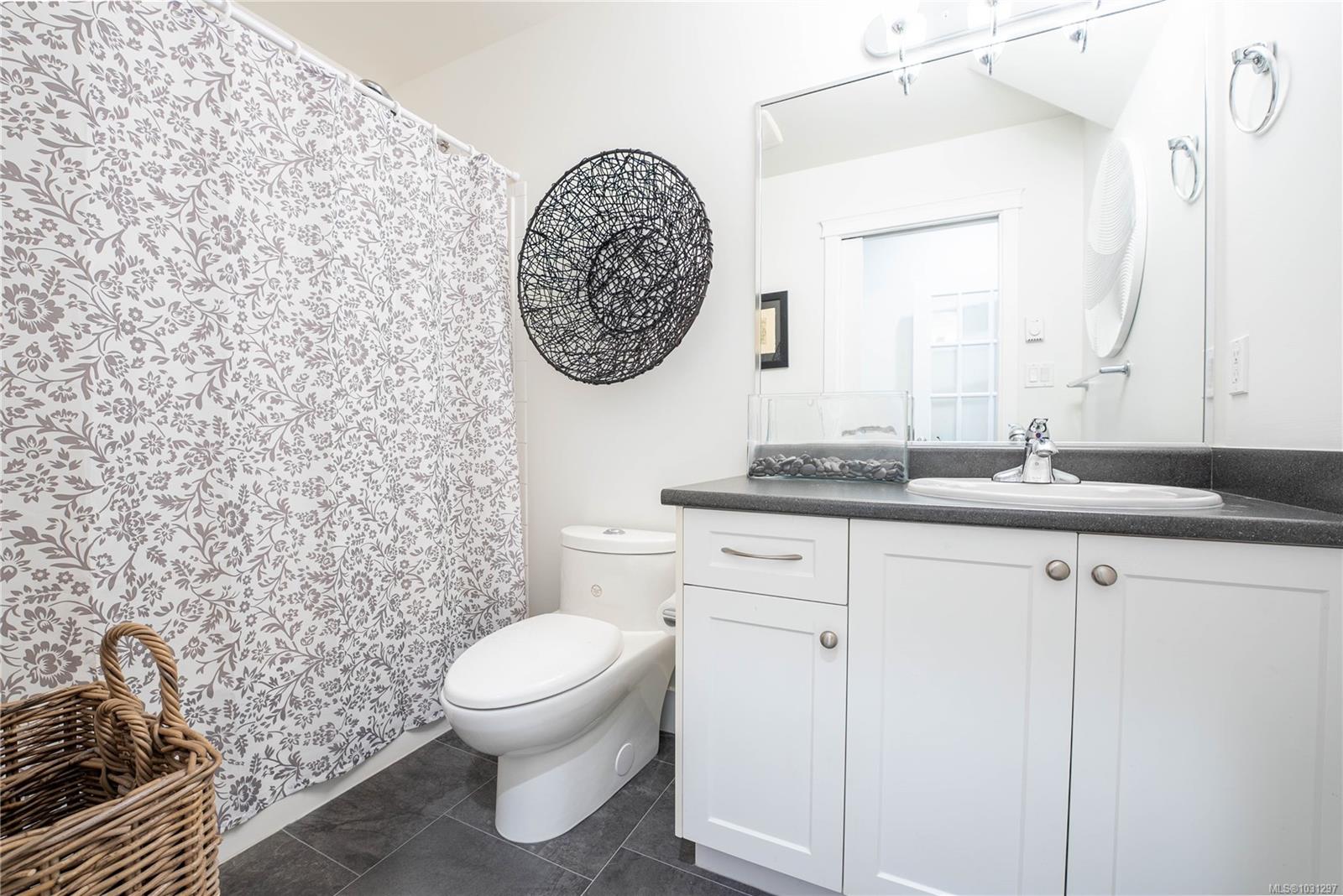 1924 Maple Ave S # 107