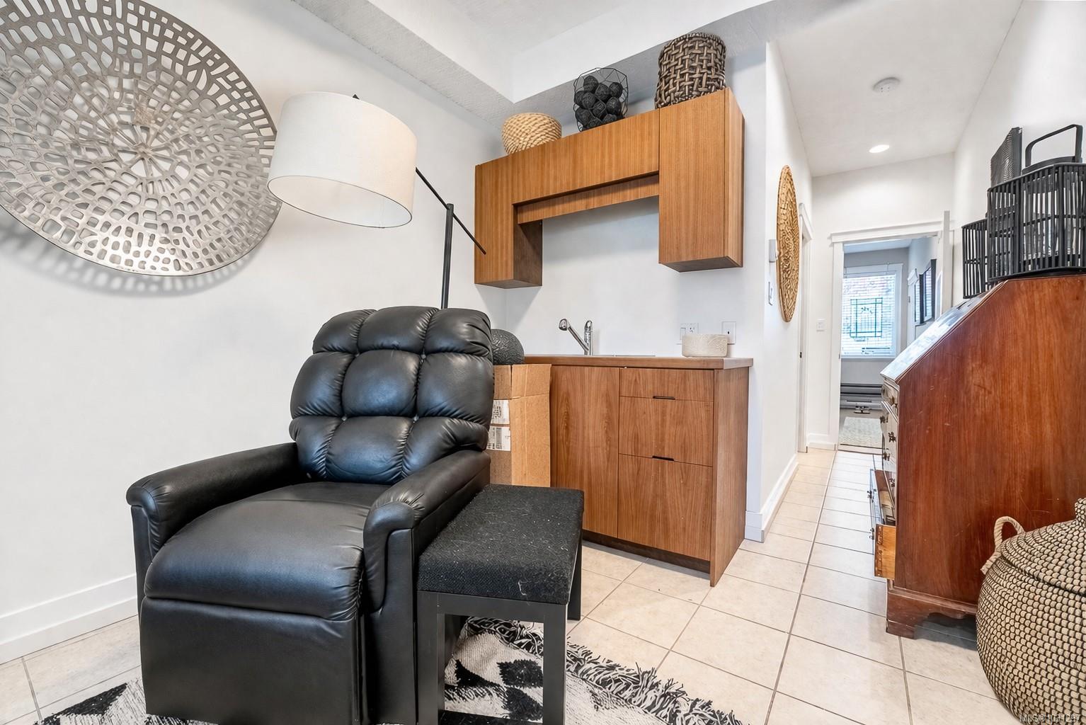 1924 Maple Ave S # 107