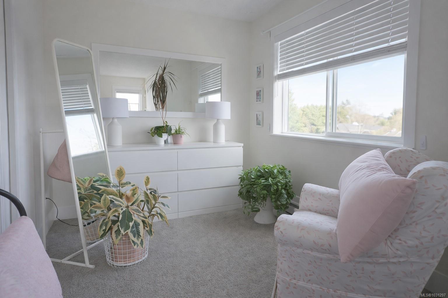 1924 Maple Ave S # 107