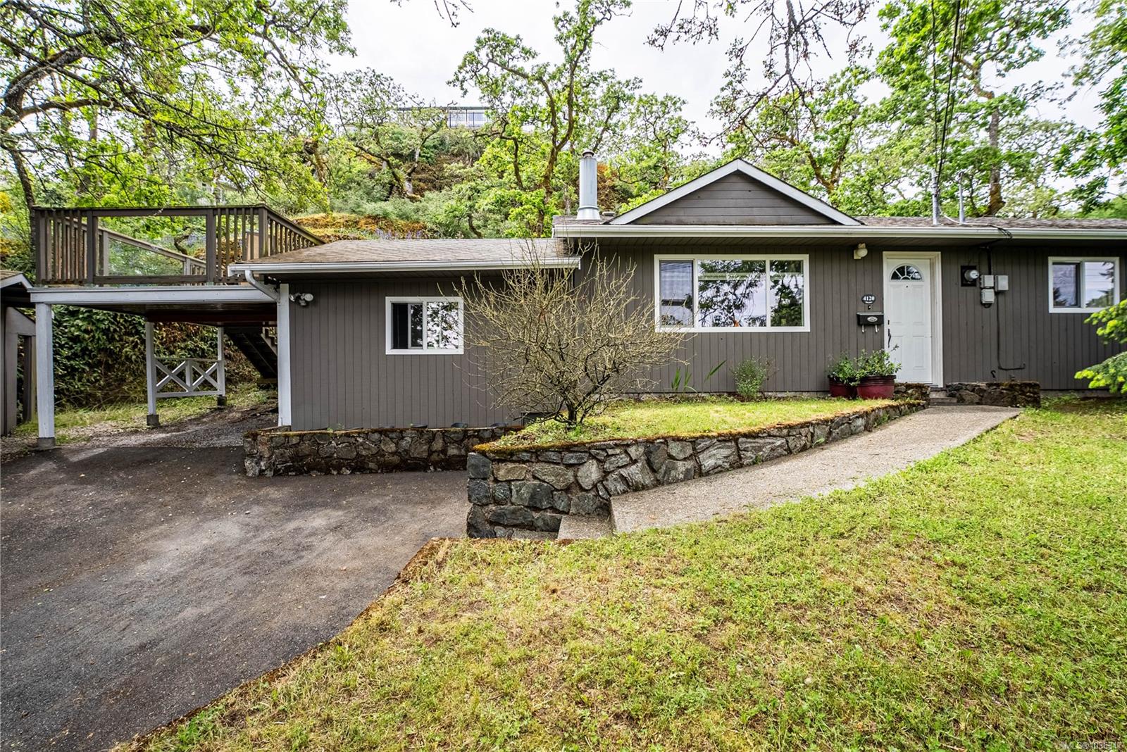 4120 Quadra St